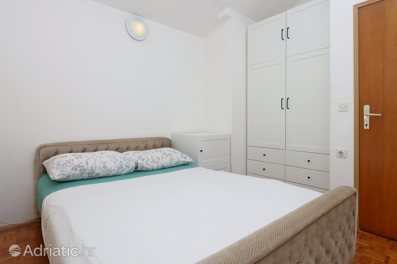 A-18967-a - Zasebna namestitev - Apartmaji s parkingom Pinezići, Krk