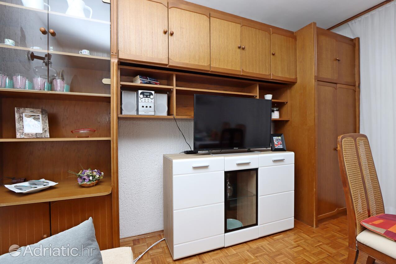 A-18967-a - Zasebna namestitev - Apartmaji s parkingom Pinezići, Krk