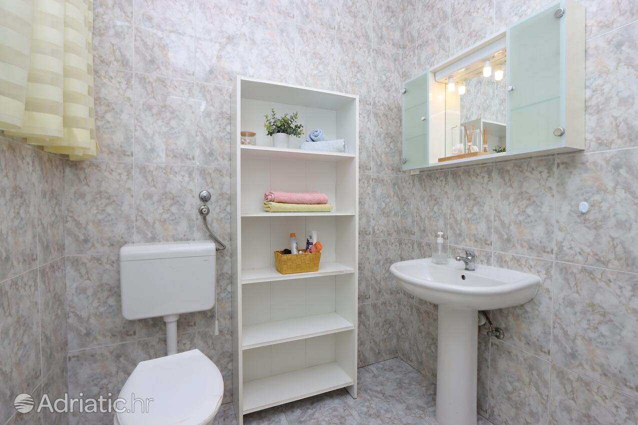 AS-18967-a - Zasebna namestitev - Apartmaji s parkingom Pinezići, Krk