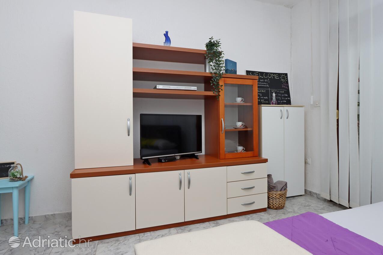 AS-18967-a - Zasebna namestitev - Apartmaji s parkingom Pinezići, Krk