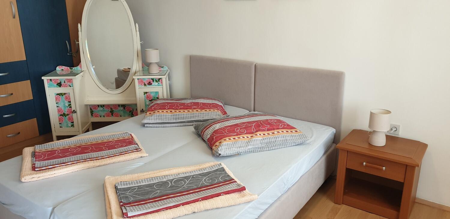 A-18968-a - Private accommodation - Apartments with a parking space Novi Vinodolski