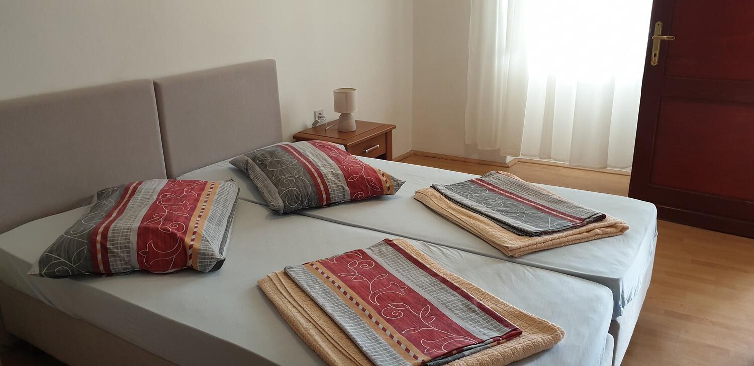 A-18968-a - Private accommodation - Apartments with a parking space Novi Vinodolski