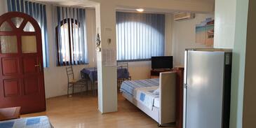 Apartments with parking space Novi Vinodolski - 18968