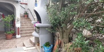 Apartments with parking space Novi Vinodolski - 18968