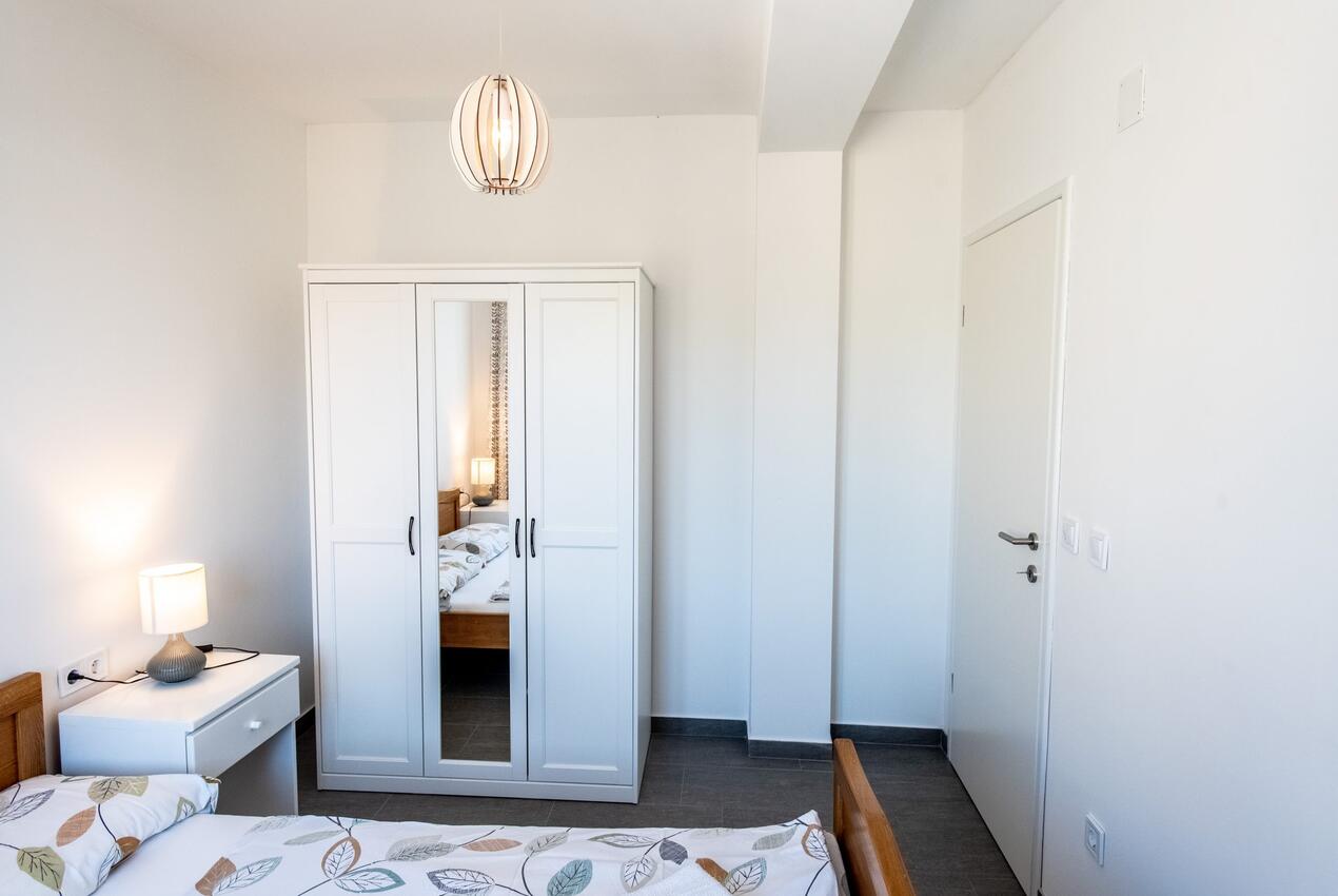 A-18979-a - Private accommodation - Apartments with a parking space Pakoštane, Biograd