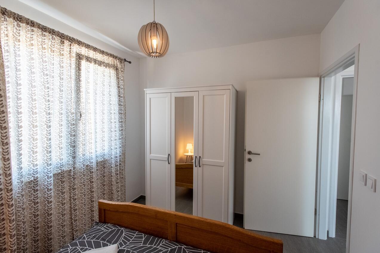 A-18979-a - Private accommodation - Apartments with a parking space Pakoštane, Biograd