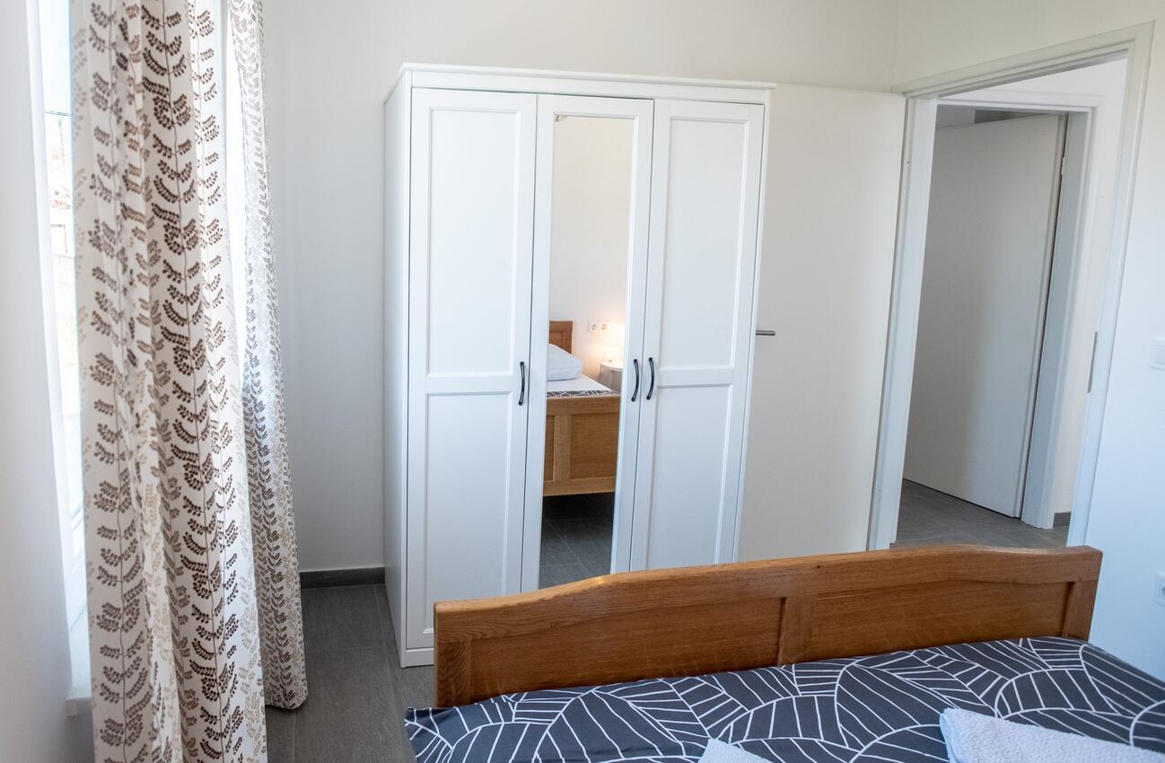 A-18979-a - Private accommodation - Apartments with a parking space Pakoštane, Biograd