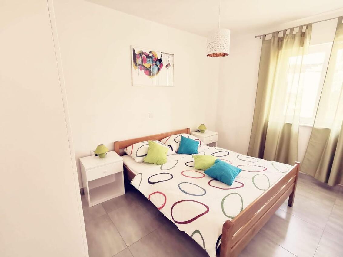 A-18979-c - Private accommodation - Apartments with a parking space Pakoštane, Biograd