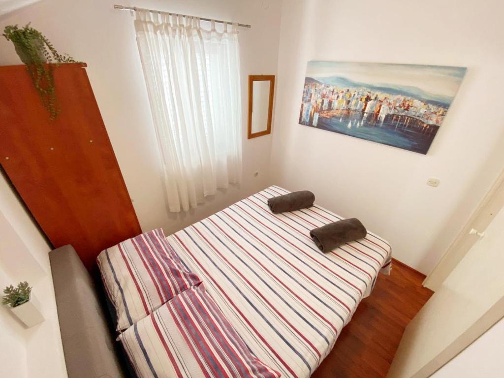 Apartments with parking space Makarska - 18988