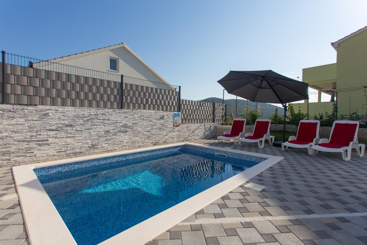 Haus mit Pool für Familien Vinisce, Trogir - 19001