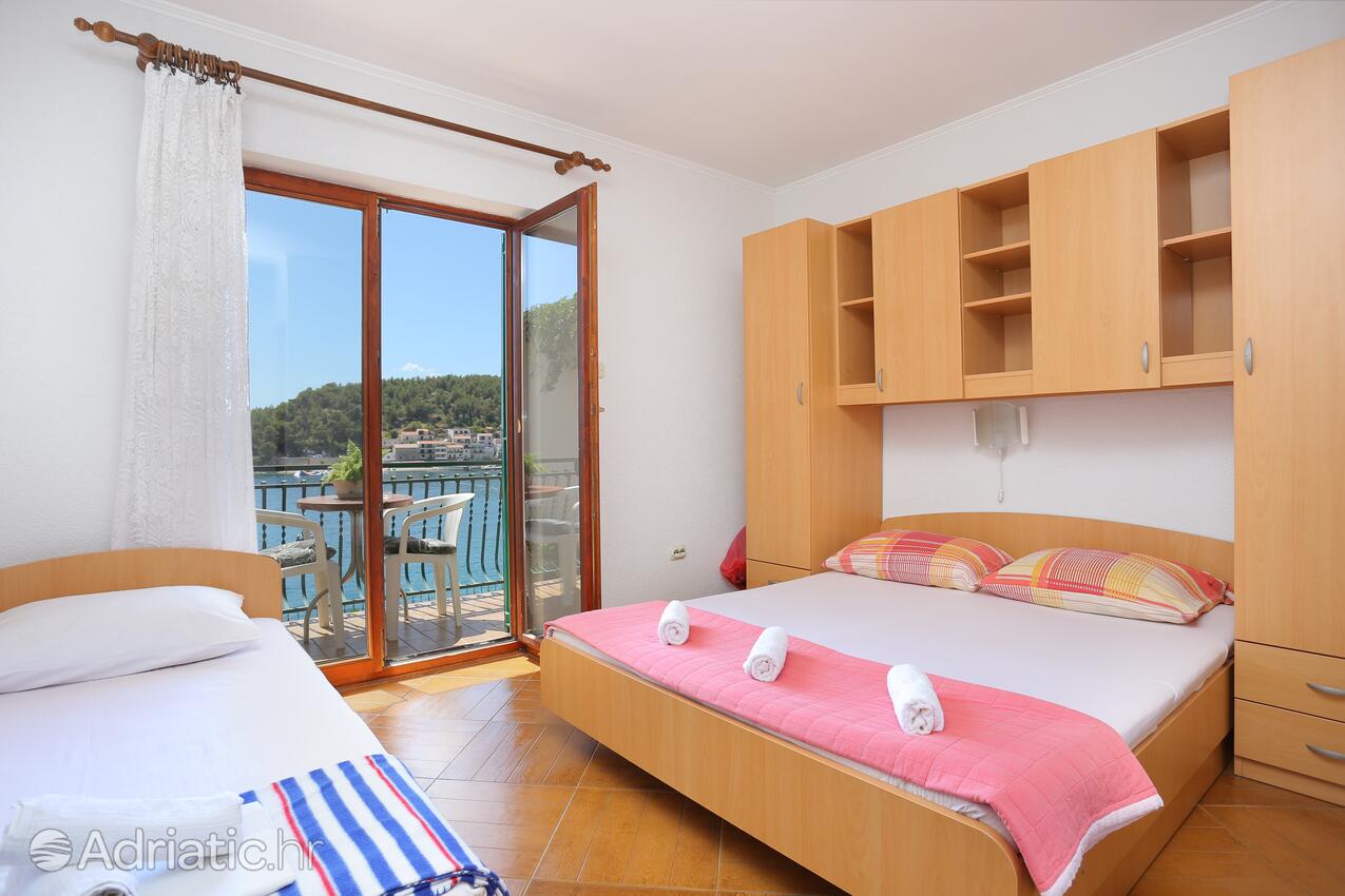 Apartments by the sea Drvenik Donja vala, Makarska - 19006