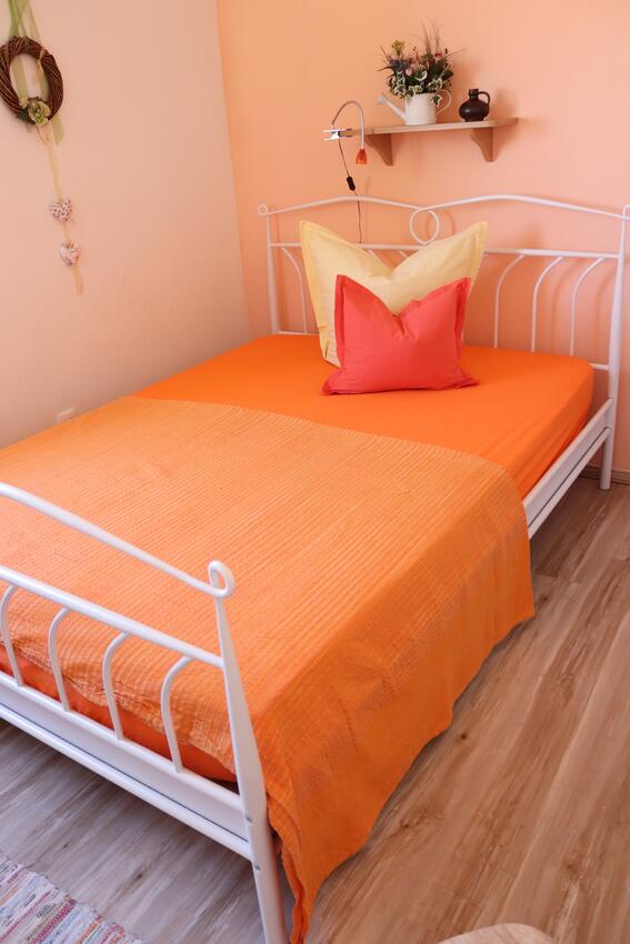 Apartments with parking space Makarska - 19009