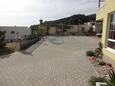 Apartments with a parking space Makarska - 19009