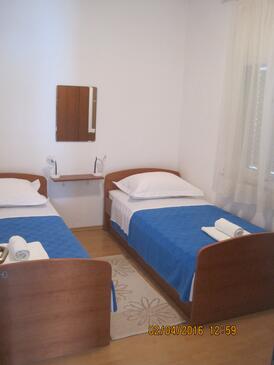 Apartments by the sea Vinišće, Trogir - 19014