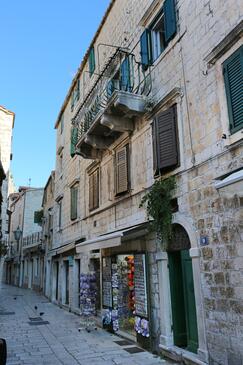 Apartments With Parking Space Omiš - 19051 - Omiš