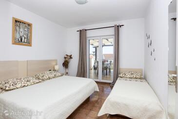 Apartments by the sea Jezera, Murter - 19056