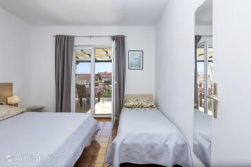 Apartments by the sea Jezera, Murter - 19056