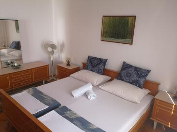 Apartments with parking space Novi Vinodolski - 19057