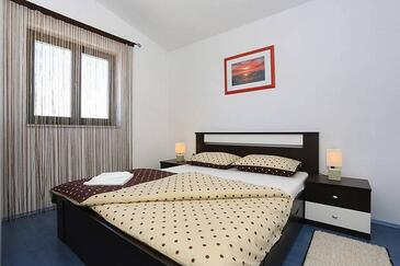 Apartments with parking space Maslenica, Novigrad - 19060