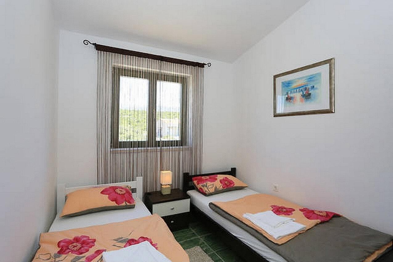 Apartments with parking spaces Maslenica, Novigrad - 19060