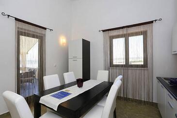 Apartments with parking space Maslenica, Novigrad - 19060
