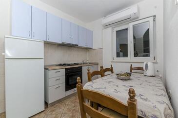 Apartments with parking space Rogoznica - 19064