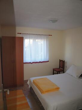 Apartments with parking space Rogoznica - 19064