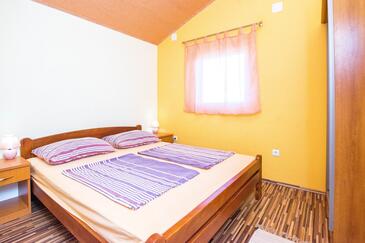 Apartments with parking space Vir - Lozice, Vir - 19099