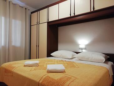 Apartment with terrace Nin, North Dalmatia