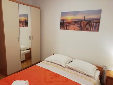Apartment with terrace Nin, North Dalmatia