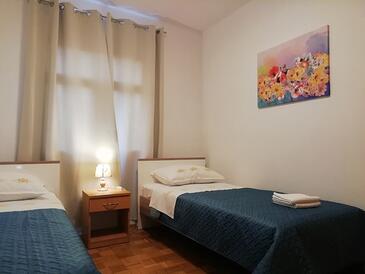 Apartment with terrace Nin, North Dalmatia