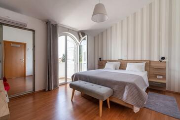 Ház családok részére medencével Kastel Novi, Kastela - 19116