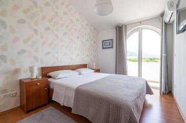 Ház családok részére medencével Kastel Novi, Kastela - 19116