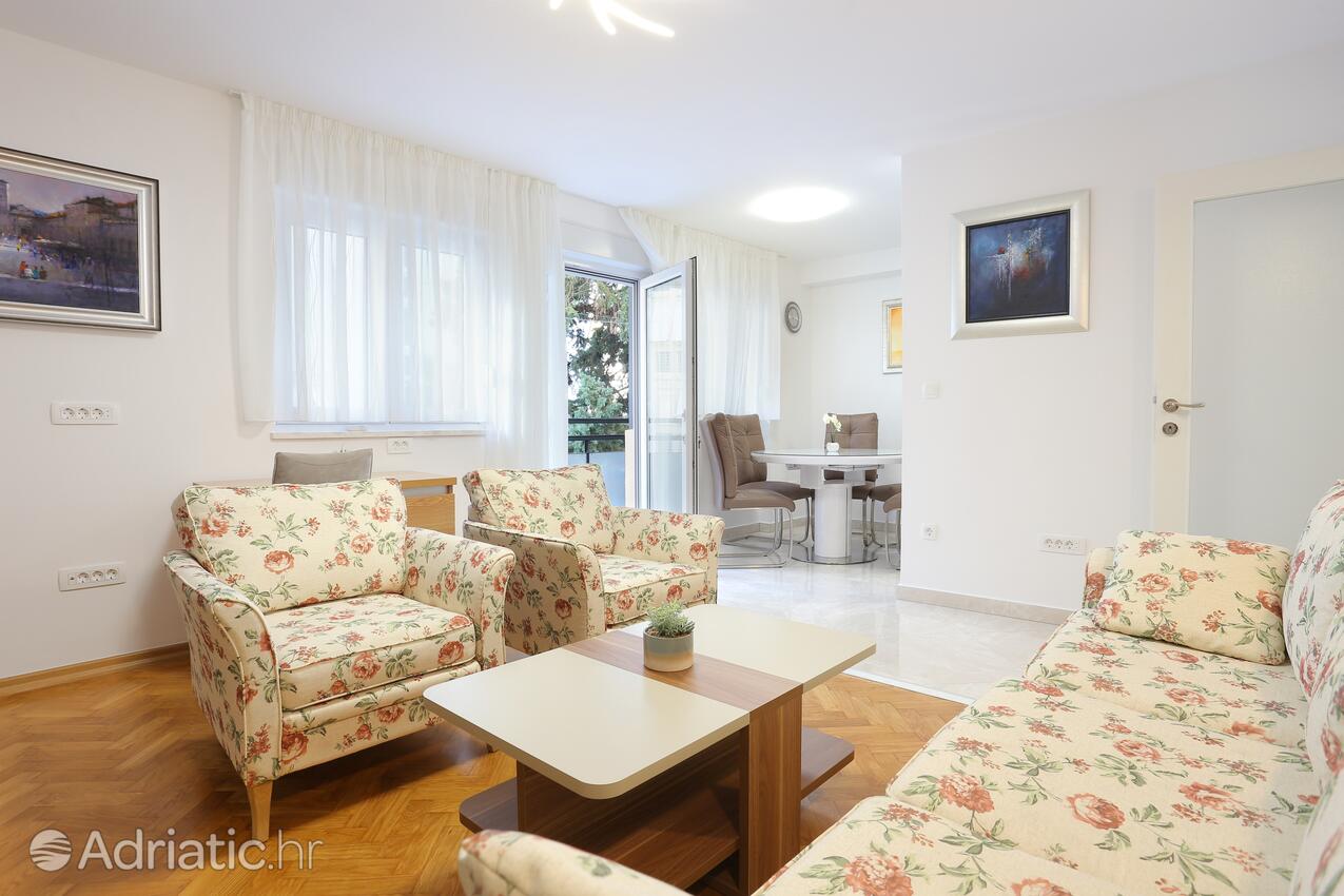 Apartments with WiFi Split - 19143