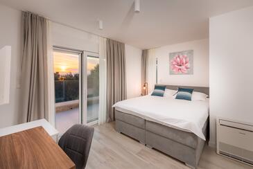 Apartments with swimming pool Promajna, Makarska - 19144