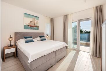 Apartments with swimming pool Promajna, Makarska - 19144