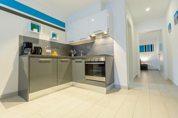 Family-friendly apartments with swimming pool Makarska - 19147