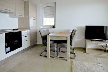 Family-friendly apartments with swimming pool Makarska - 19147
