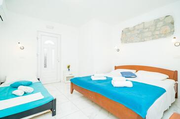 Family friendly house with a parking space Mokošica, Dubrovnik - 19154