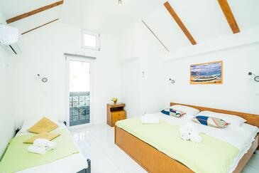 Family friendly house with a parking space Mokošica, Dubrovnik - 19154