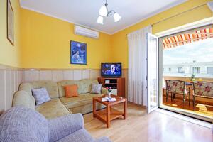Two bedroom apartment Makarska (A-19202-a)