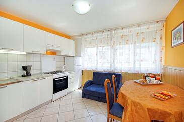 Dvoupokojový apartmán Makarská - Makarska (A-19210-a)
