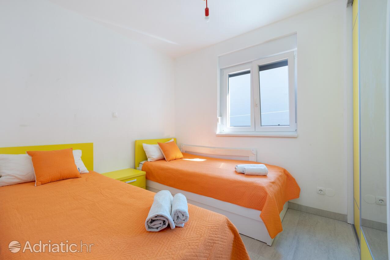 Apartments with parking space Trogir - 19213