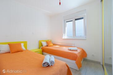 Apartments with parking space Trogir - 19213