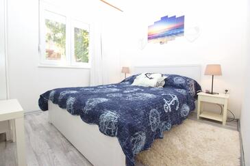 Appartamenti e camere con parcheggio Baska, Veglia - Krk - 19215