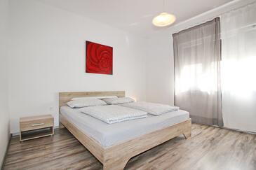 Ferienwohnungen mit Parkplatz Baska, Krk - 19220