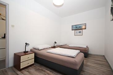 Ferienwohnungen mit Parkplatz Baska, Krk - 19220