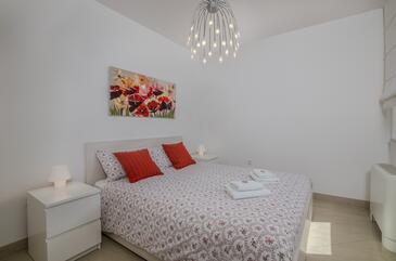 Ferienwohnungen am Meer Malinska, Krk - 19227