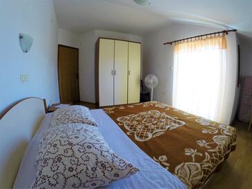 Apartments and rooms with parking space Lopar, Rab - 19238