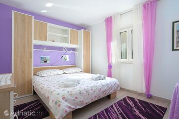 Family friendly house with a parking space Trogir - 19247